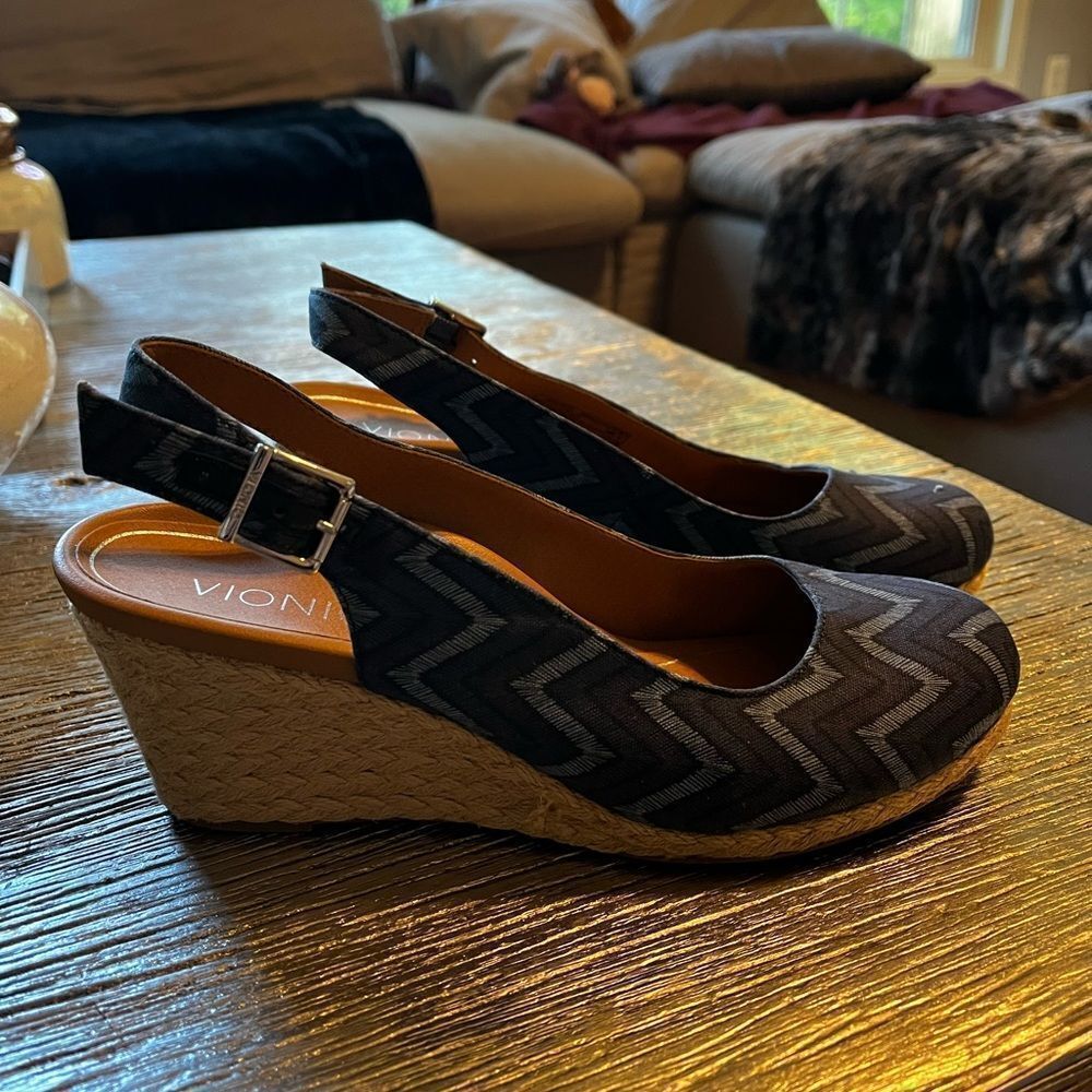 Vionic Carolina Blue Chevron Wedge Slingback sz 9.5 EUC